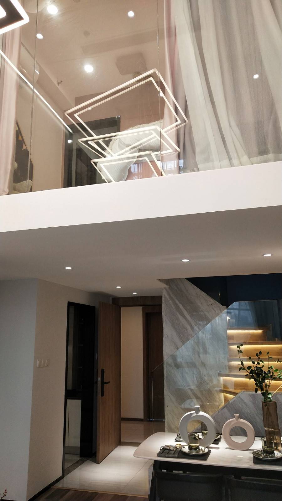 鸿翔芮丽