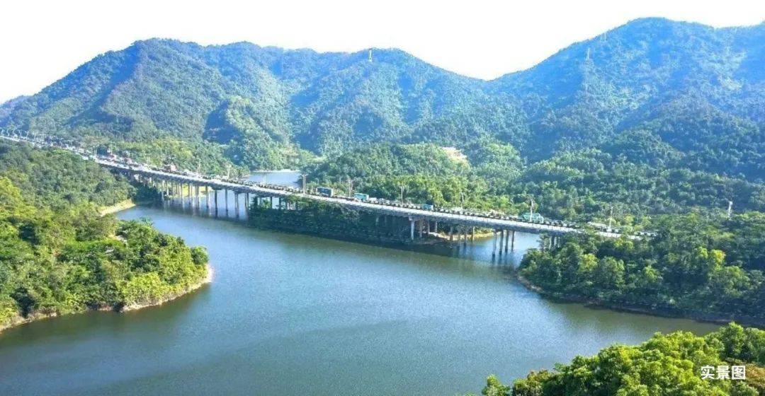 龙岸君粼