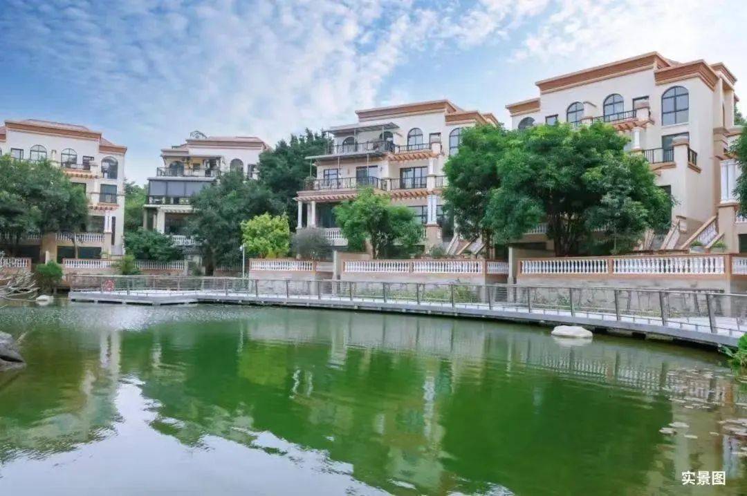 龙岸君粼