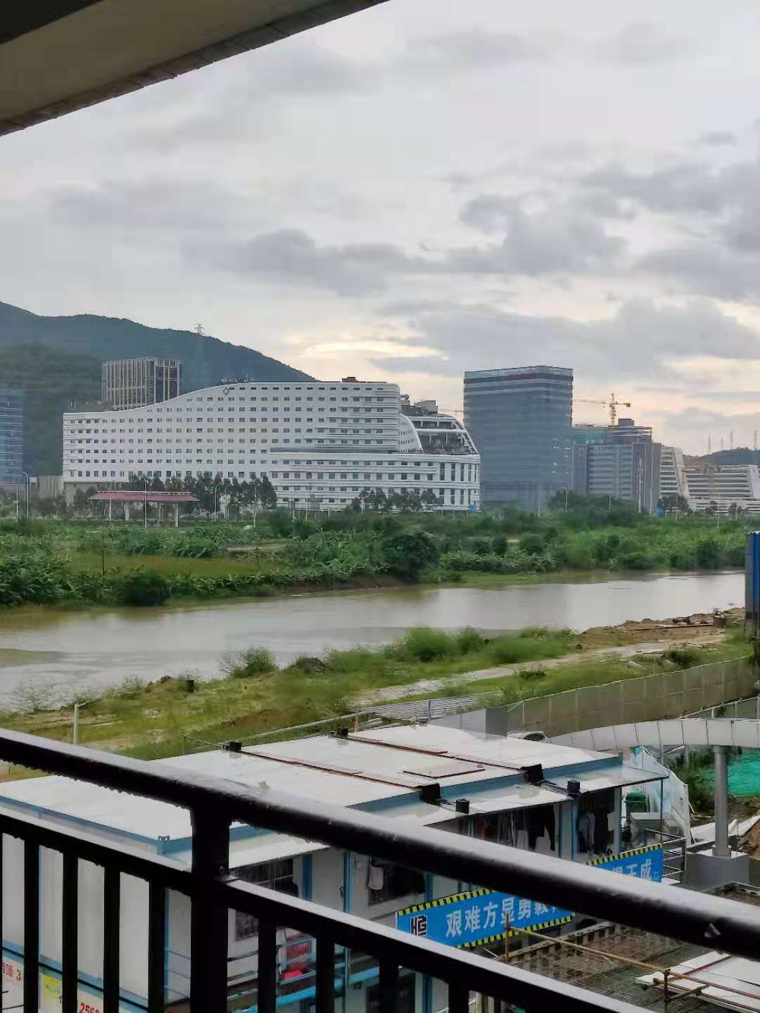 正方云曦山