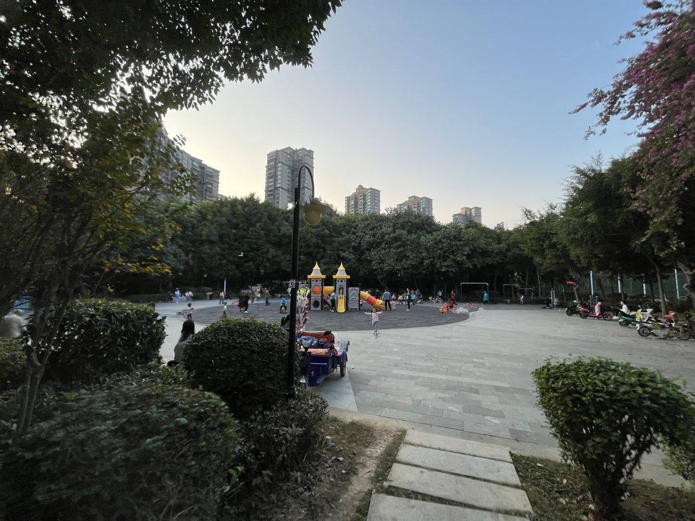 鼎峰公园豪庭