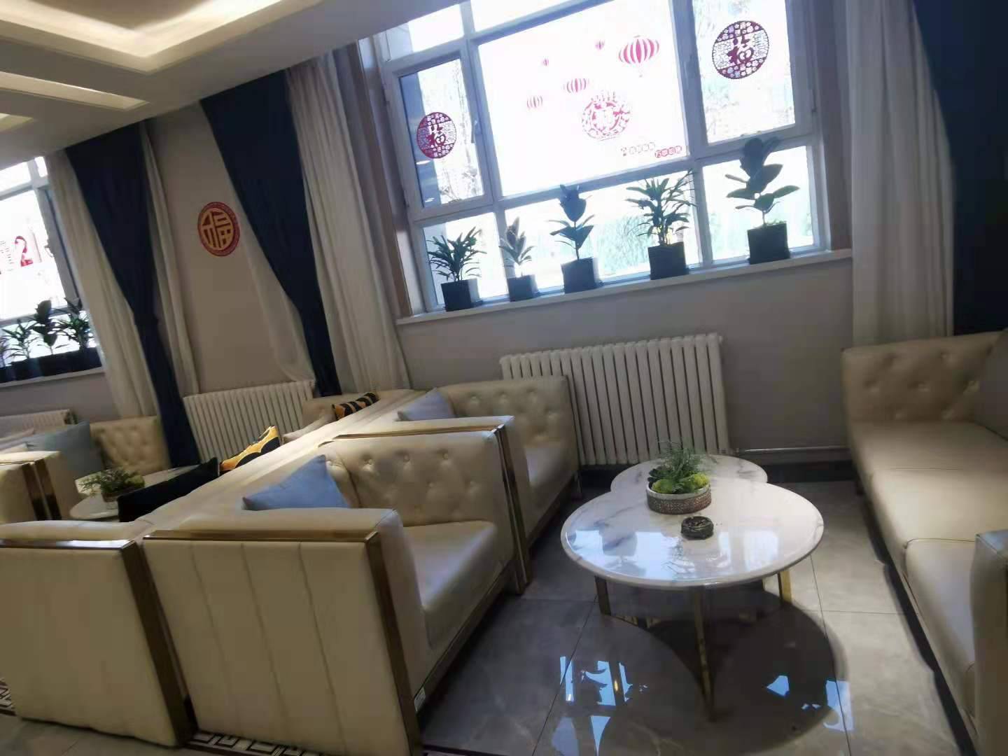 居然首府