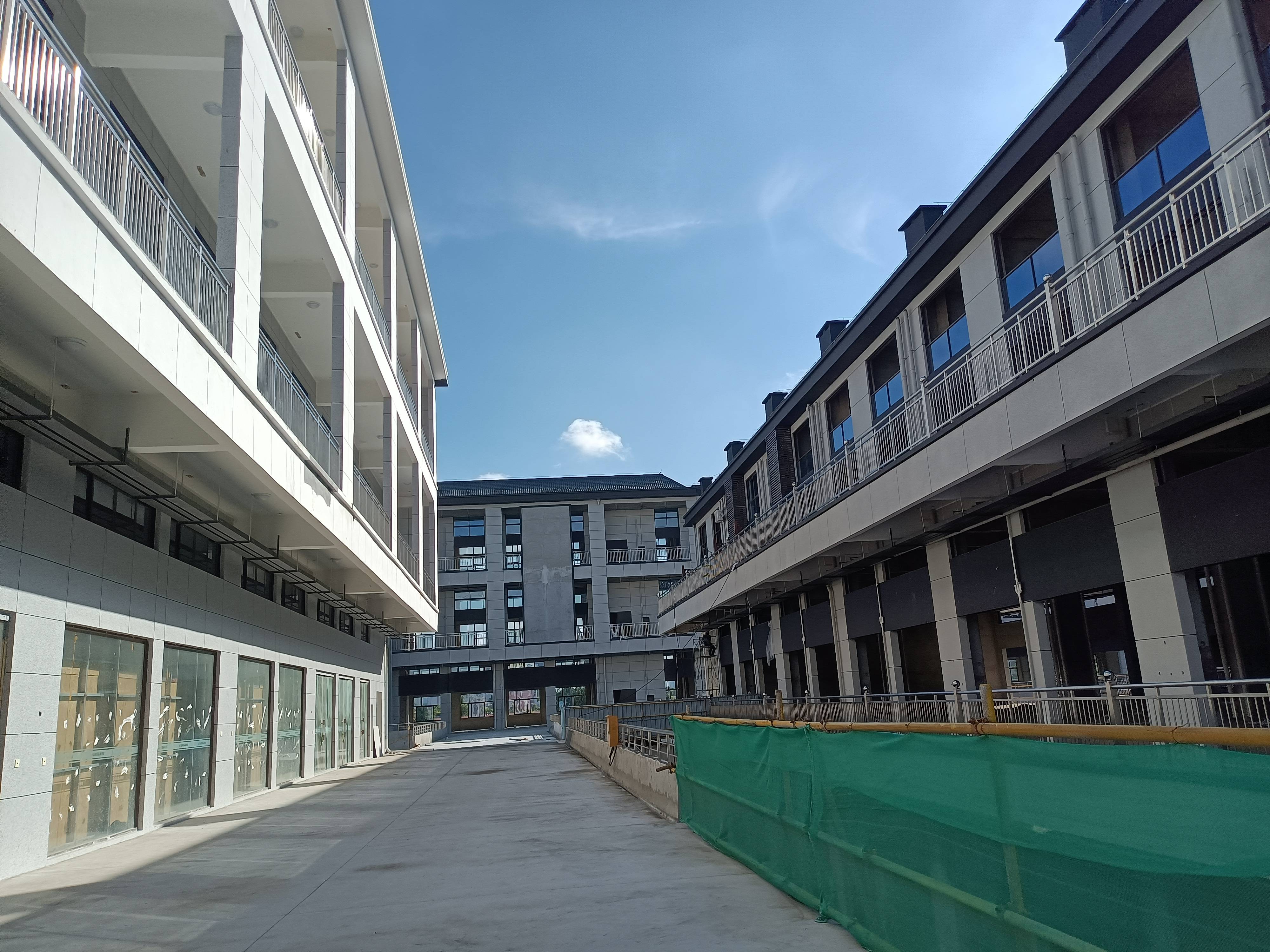 新洲国际商博城