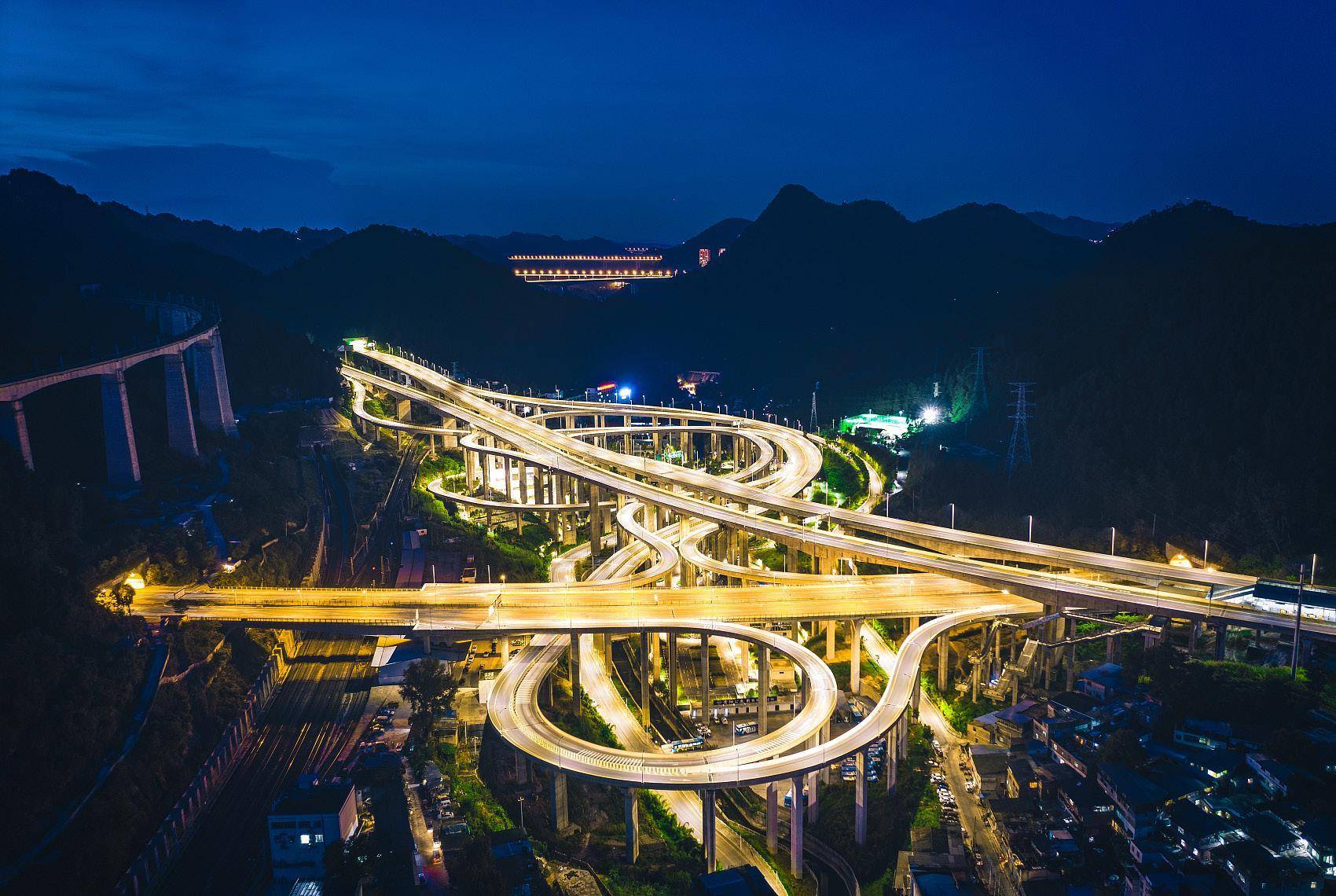 铁建城黑钻