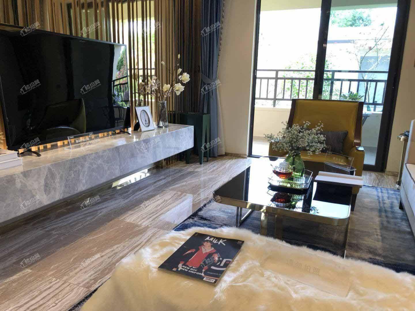 港湾江城
