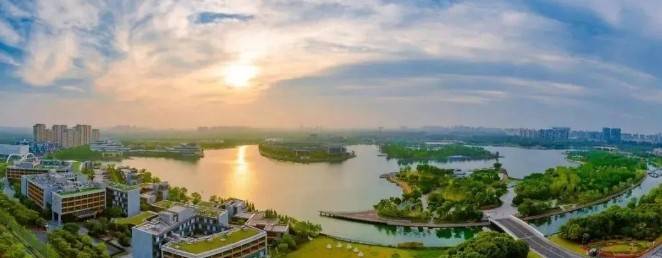 龙湖观萃