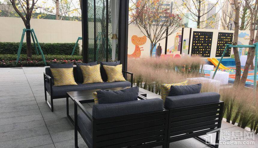 融创江南融府商铺
