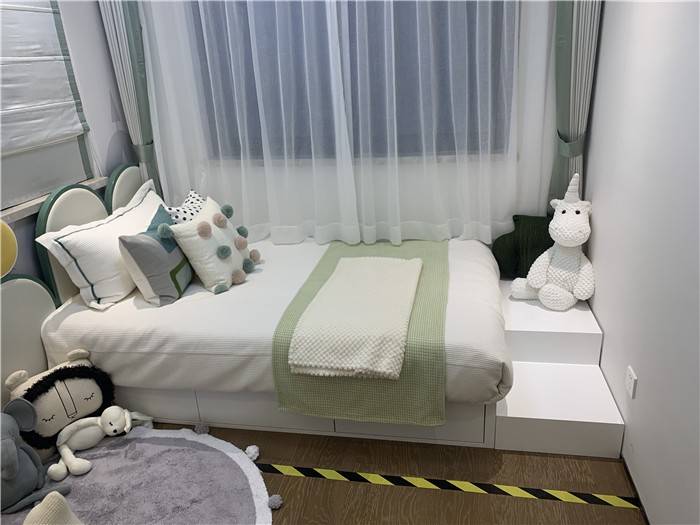 观湖春晓庭