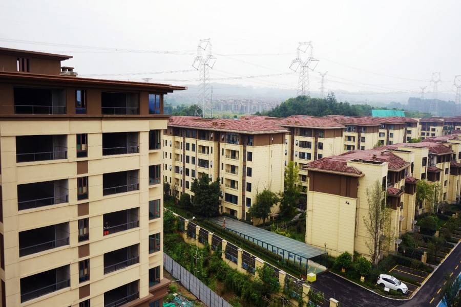 蜀道牧山溪岸