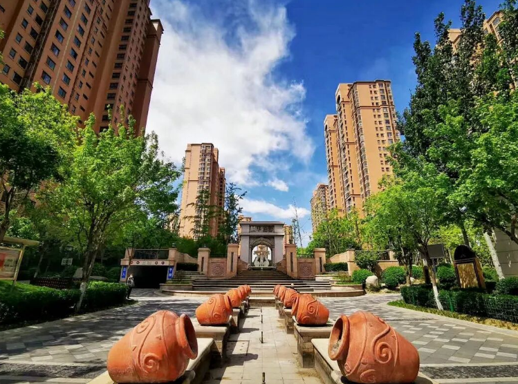 世华泊郡
